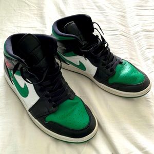Air Jordan 1 Mid (Pine Green) (Size: Men’s 11)